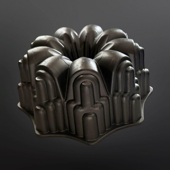 Martha Stewart Cast Aluminum Cathedral Bundt 10 Cup Bundt Pan Cast Non-Stick - Picture 2 of 7